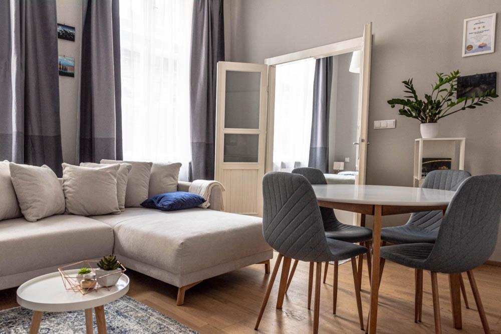 Maria Topfive With Free Parking And Brandnew Ac Appartement Budapest